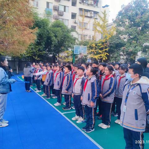 表彰励壮志 奋斗正当时——十堰外国语学校六年级期中考试表彰大会3