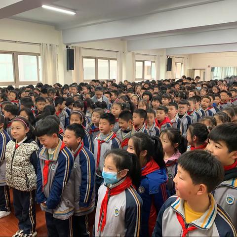 春暖花开  奔你而来                      —— 三年级年级集会