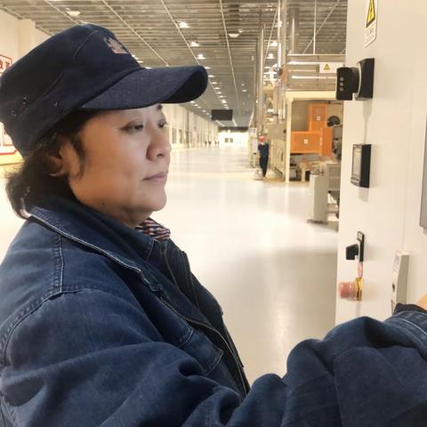 温暖如玉，笑面如花——记制丝车间退休员工李红玲