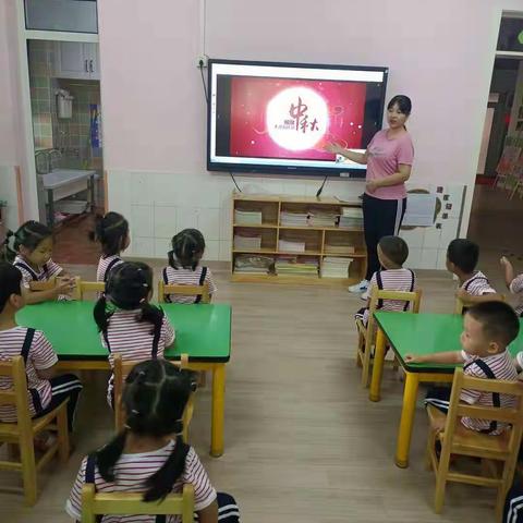 童梦幼儿园小三班—-吃月饼喽