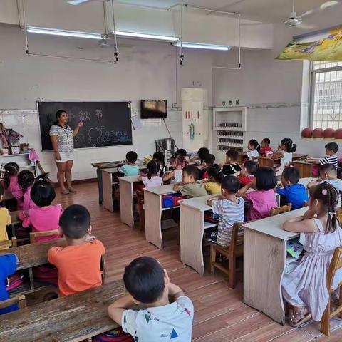 海燕幼儿园大市场分园大大二班庆中秋主题活动