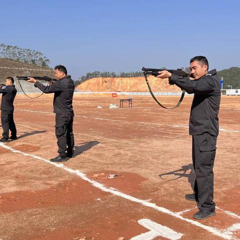 浦北县运营部组织开展2022年实弹射击训练暨第四季度防抢应急预案演练