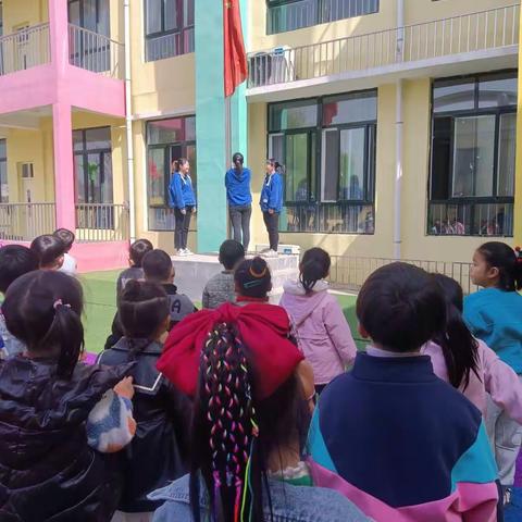 闫庄镇中心幼儿园  童心向党 学习雷锋好榜样主题活动
