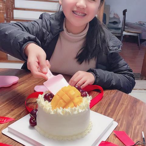 姐姐14岁和弟弟的9岁生日快乐