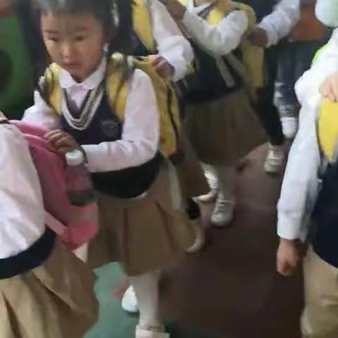 星河幼儿园大（2）班欢乐世界秋游