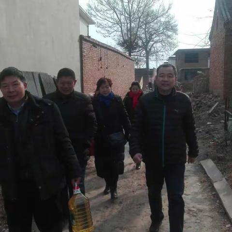 卫辉市孙杏村镇开展“情系贫困户 冬季送温暖”活动