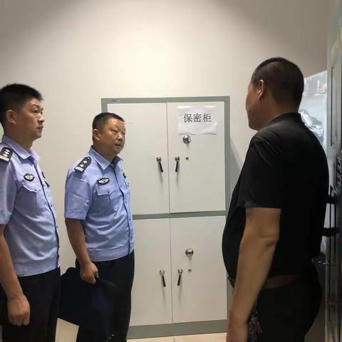 国庆节来临之际  校园安全不放松  西安市公安局莲湖分局经文保大队民警来访西安铁路职业技术学院自强校区