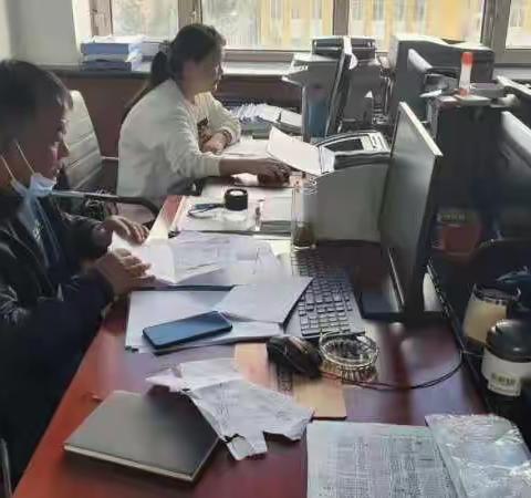 安全生产科党支部让党旗在“战疫”一线高高飘扬