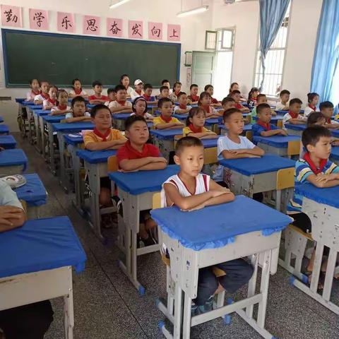 养成教育    我们在路上                                   （花小五（9）班）