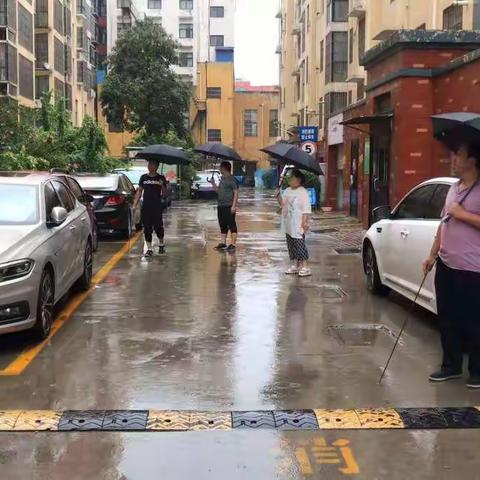 风雨来的时候，我们一直在……