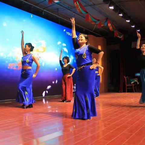 为祖国起舞！为祖国欢歌！