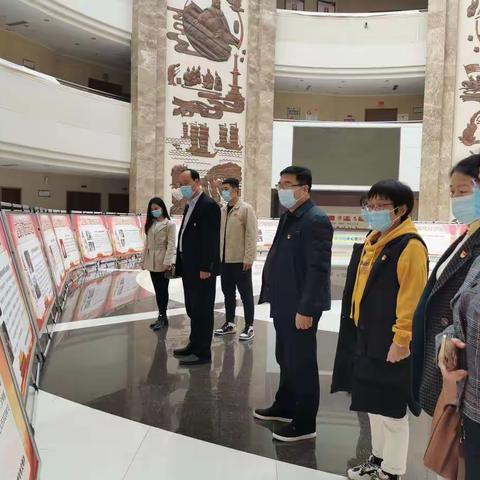 漯河市特殊教育学校﻿组织党员教师参观道德模范及身边好人            事迹展览