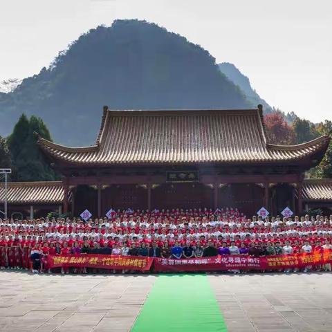 芙蓉国里尽朝辉