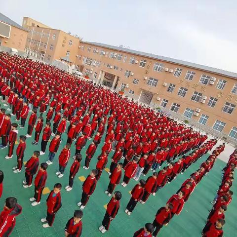 东方小学“传播红领巾正能量，争做拾金不昧好少年”国旗下讲话，暨拾金不昧好少年表彰活动