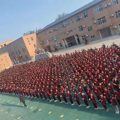 奋进正当时，砥砺再扬帆----威县东方小学期中表彰大会