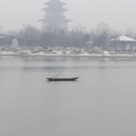 给我的金色的童年，画出碧海和蓝天，有你有他，就有家！