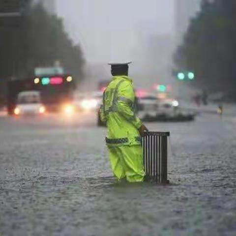 河南加油|致敬暴雨中的平凡英雄