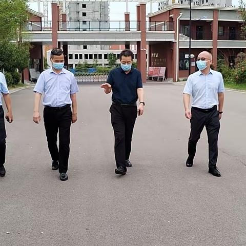 三门峡城乡一体化示范区教文局方明军局长莅临我校检查指导防疫工作
