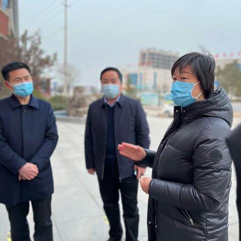 三门峡市委常委、宣传部长、副市长吴海燕莅临三门峡高新一中检查指导防疫工作