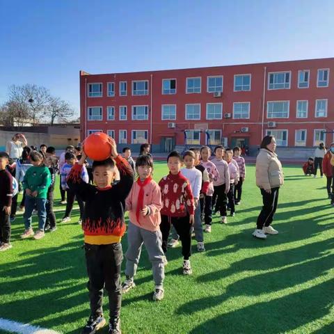 趣味运动  快乐无穷--记东九家小学趣味运动会