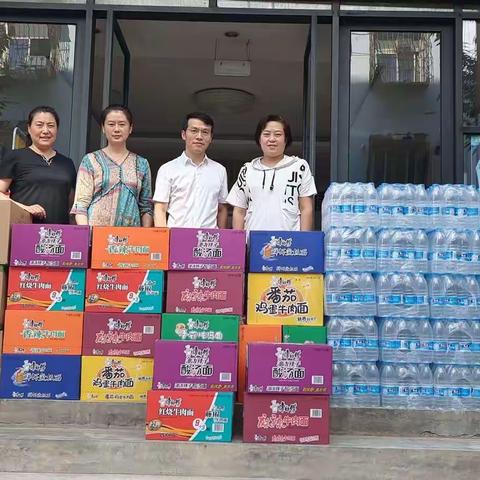 人大代表践初心  炎炎夏日送清凉