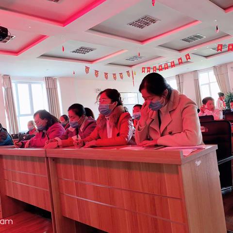 聆听趣味故事，领略英语风采 ---记清水河镇育英小学“英语讲故事比赛”