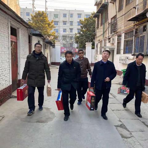 长葛市第一高级中学开展慰问退休教师以及困难教职工活动