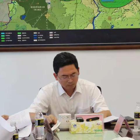 市政府副市长龙卫东召开专题会听取市园林环卫局项目情况汇报的专题会议