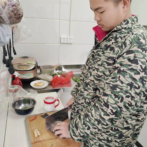 向宇钿第一周爱心餐（2023春季）--红烧鲫鱼