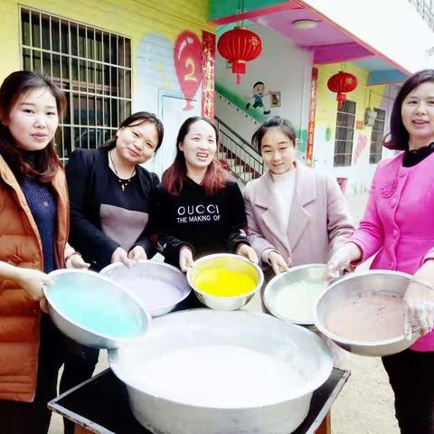 2018贝贝乐幼儿园元宵节包汤圆