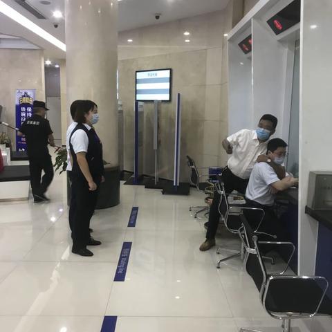 高新支行本级开展网点防暴力抢劫安全演练