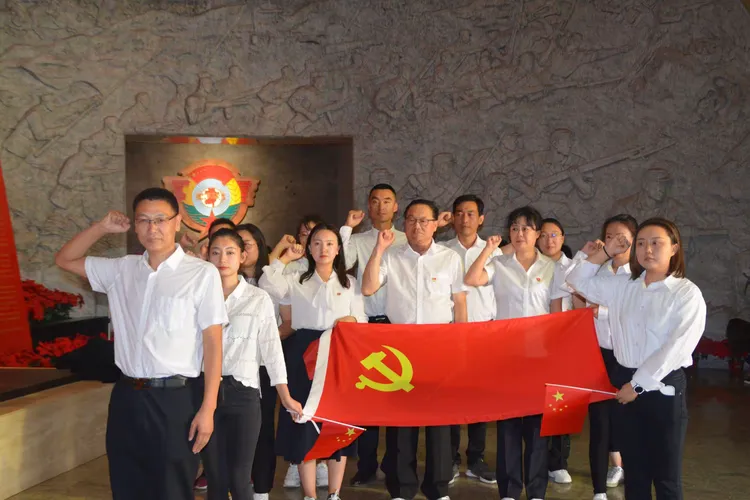 四平市博达高级中学"传承红色基因,弘扬博达精神"迎接建国七十周年