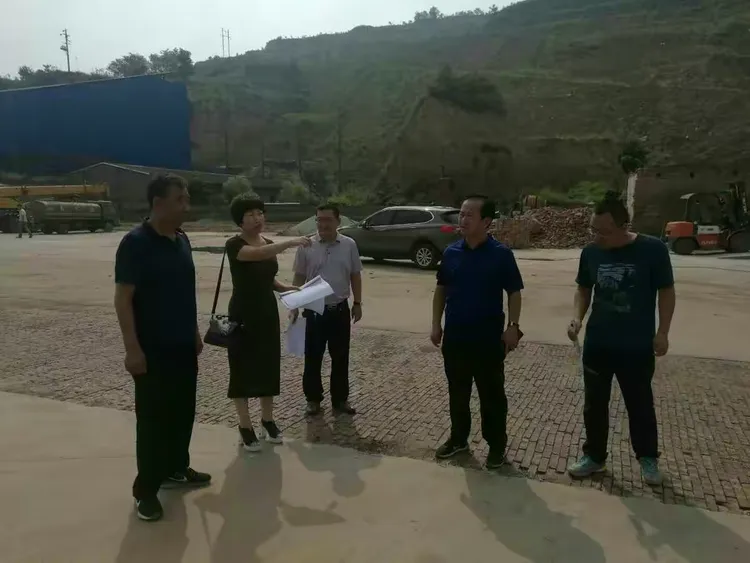 乡宁县经济和信息化局领导深入到乡宁环境问题清单企业督察