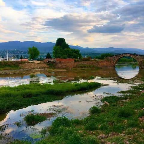 枯藤老树昏鸦，小桥流水人家。