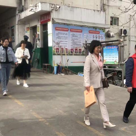 德厚流光，浸润前行———杨楼镇中心校督导检查杨楼镇中心小学教学常规工作