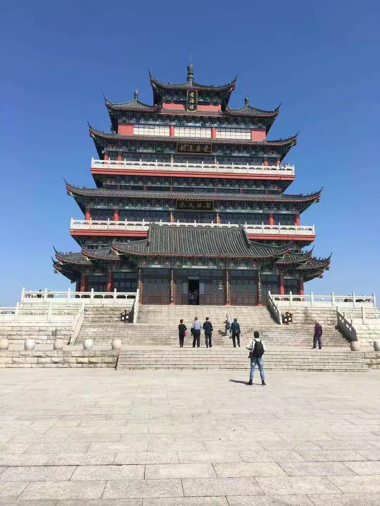 望月楼建于公元433年 ，2003重建，7007年主楼对外开放。