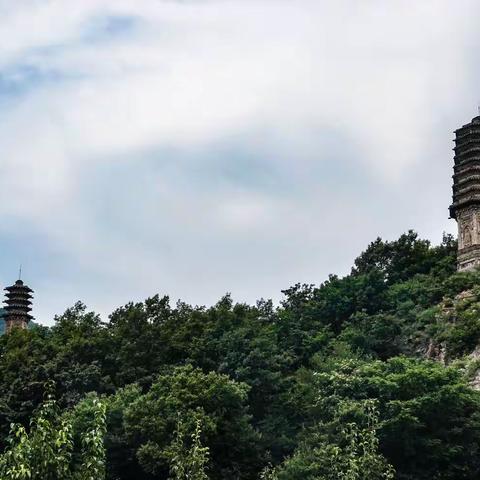 千年宝塔藏深山