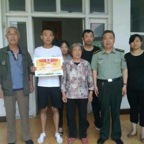 唐王镇为现役军人送喜报