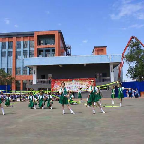 “七彩夏日 真我风采”一一一乌鲁木齐市第四十七中学社团活动展示