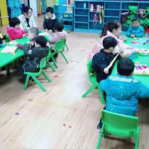“女神们你们辛苦啦”🌹️🌹️🌹️小四班的宝贝们，祝福所有的妈妈节日快乐💕️💕️