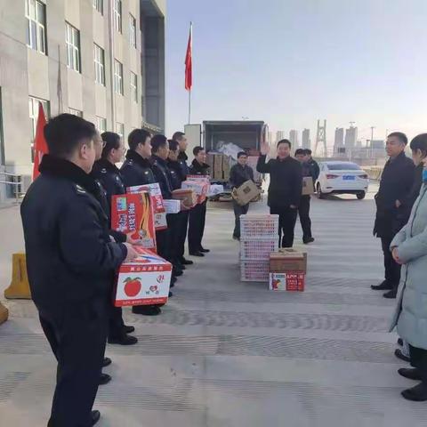 局领导对高各庄综合检查站进行春节慰问