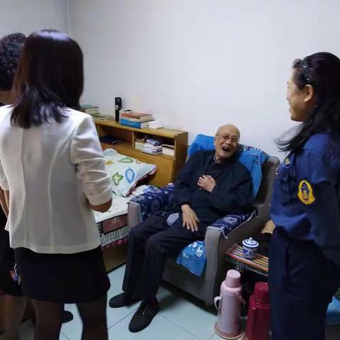 交通局党委对离休老干部进行慰问