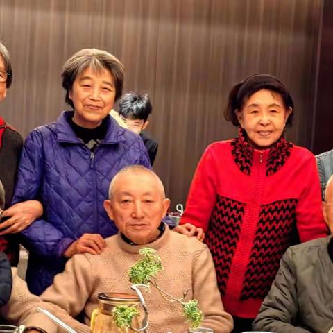 原七八一五厂研究室老同志相聚在北京