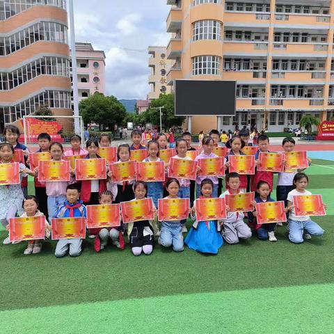 百花争艳春满园———野三关镇红军小学英语特色作业展