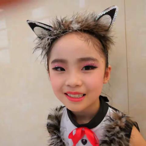 走读中国—参加少年中国说演讲比赛和建国70周年舞蹈演出。