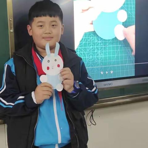 清丰县诚睦路小学五年级(6－9)班剪纸社团欢乐无限
