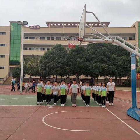 扬体育精神，展青春风采                            ——来宾市兴宾区迁江镇中心小学《未来有你》啦啦操比赛