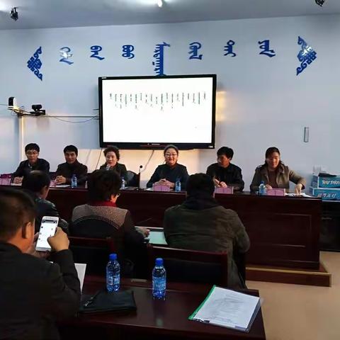 苏尼特右旗蒙古族中学高三老师参加了高考指导研讨会