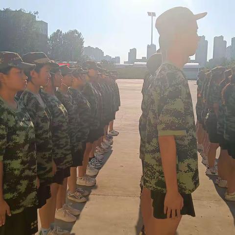 恰同学少年 展飒爽英姿 扬帆起航——锦屏镇一中908班军训纪实