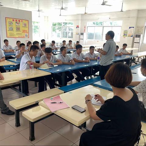 成立家长、学生膳食委员会                                  全力保障舌尖上的安全